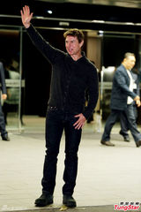 组图：阿汤哥访台宣传新片 亲切挥手展招牌笑容