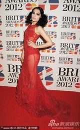 组图：Jessie J透视裙极尽诱惑 登台为火星哥颁奖