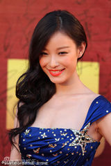 组图： 赵本山师徒压轴长影节 倪妮蓝裙优雅显大气