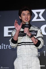 组图：陈柏霖代言变身赛车手 不弃表演望跨足幕后