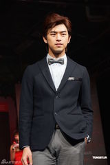 组图：陈柏霖鼓励选手自信 理想情人要独一无二