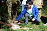 李健非洲助养猎豹孤儿 联合国提出环保倡议(图)