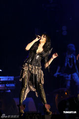 高清：张惠妹北京开唱摇滚范　和观众High足三小时