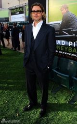 组图：《点球成金》首映 布拉德-皮特西装亮相