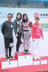 组图：阿Sa(蔡卓妍)否认陈伟霆送房 张敬轩为话剧露股