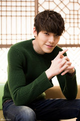 高清组图：对话金宇彬 想和李钟硕拿情侣奖