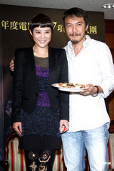 组图：毕晓海送郝蕾“第五张画” 祝“妈妈”骑金马