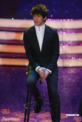 幻灯：香港金像奖现场 李治廷深情献唱