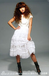 组图：杨丞琳新专辑写真曝光 扮洋娃娃惨变红贵宾