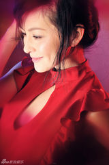 组图：戴娇倩最新梦幻写真 小露性感电力十足