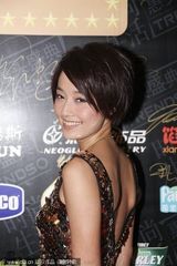 组图：沈傲君低胸裙性感飘逸 陈数景甜陈好众美竞艳