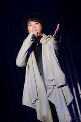 幻灯图：信发专辑唱多首新歌 宁浩邀其合拍电影