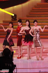 组图：无线45周年台庆群星荟萃 黎耀祥获奖陈豪反串