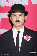 高清：张家辉圣诞再开庆功派对 吴君如民国造型复古 