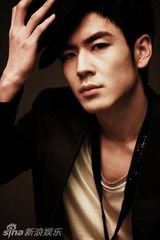 幻灯图：人气偶像贾宗超 型男展现忧郁风情