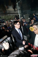 组图：陈志云贪污案重审 王喜陪同表情轻松