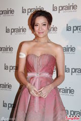 组图：赵式芝再陷同性情 与杨如芯亲密携手亮相