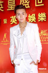 幻灯图：英皇群星出席春茗晚宴 Twins再度“合体” 