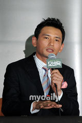 组图：韩星黄正民金敏姬新片《白鲸》媒体试映会