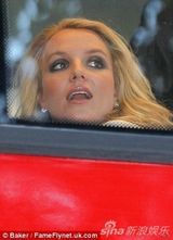 组图：布兰妮游伦敦录节目 化身游客搭双层巴士