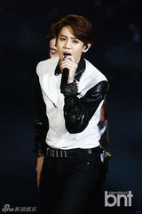 组图：f(x)BEAST等参加DMZ世界和平演唱会