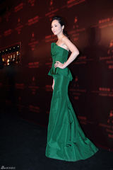 组图：吴佩慈不畏严寒走红毯 透露将推第三本时尚书