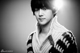 高清图：韩星宋昌义黑白写真显浪漫贵族气质