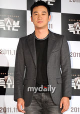 组图：严泰雄朱元新片《特别搜查总部》记者会