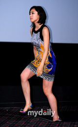 组图：韩星咸恩静新片《被诅咒的旋律》媒体试映会