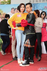 组图：马国明与旧爱胡定欣同台 紧张说错话