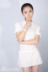 幻灯图：朱子岩裙装写真多变 高贵与俏皮皆宜