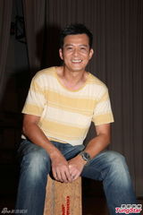 组图：黄日华否认劝苗侨伟过档 夸新公司人性化