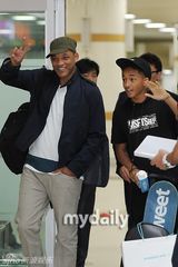 组图：威尔-史密斯携子赴韩宣传《重返地球》