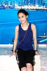 幻灯组图：阿娇送房给妈当礼物 需供25年还清房款