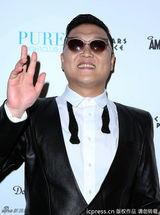 组图：鸟叔亮相拉斯维加斯 皮装墨镜酷劲十足