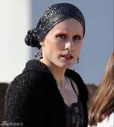 组图：帅哥杰瑞德-莱托片场变身美艳变装皇后