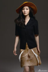 组图：姚笛新年摩登复古大片 率性轻熟女自在如风