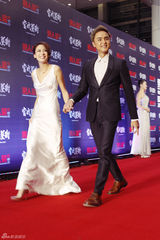 组图：明道江语晨盛典牵手 甘露郭京飞亮相