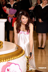 幻灯图：名模林若亚代言内衣 花仙子展妩媚风情