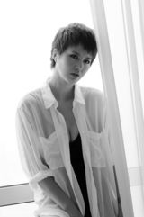 组图：谭维维《型男志》大片诠释性感