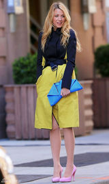 组图：布莱克-莱弗利现身《绯闻女孩》片场