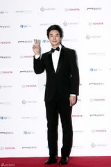 高清组图：元斌等闪耀大钟奖红毯 金慧秀等爆乳抢镜