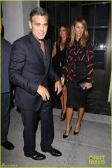 组图：乔治克鲁尼西装笔挺与女友共进晚餐