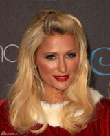 高清组图：帕丽斯-希尔顿香水迷情 变圣诞女郎