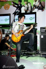 幻灯图：五月天为台北电玩展站台 表演让歌迷疯狂