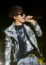 组图：SJ-M上海热力开唱 始源帅气有型赫海有爱