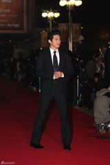 高清组图：青龙奖红毯女星争艳 河智苑孙艺珍成焦点