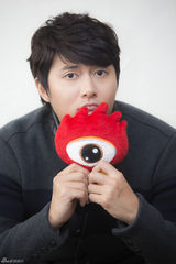 高清组图：韩星在熙对话新浪娱乐