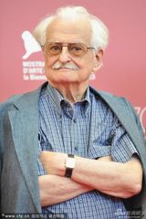 组图：威尼斯重启未来发布会 导演园子温亮相