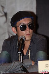 组图：陈冠希将开唱出碟 记者问封杀被请出场